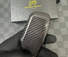 Load image into Gallery viewer, Premium Genuine Carbon Fiber Key Fob Cover For BMW New 5 Series 7 Series i5 i7 iX XM New Generation Key Exclusive Made