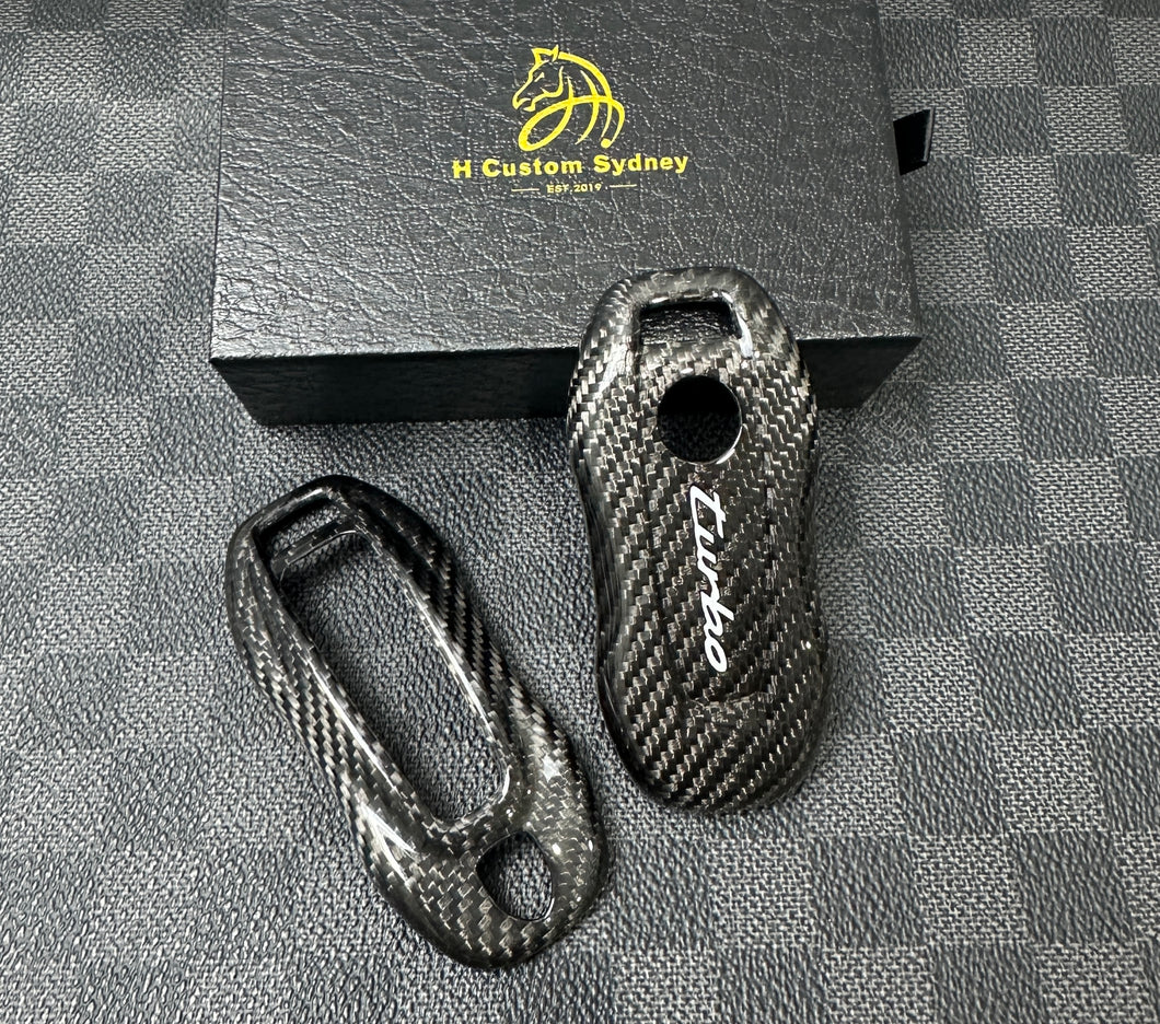Luxury Carbon Fiber Key Case｜Premium Protective Cover Compatible with Porsche Macan EV Key Fob Exclusive Edition